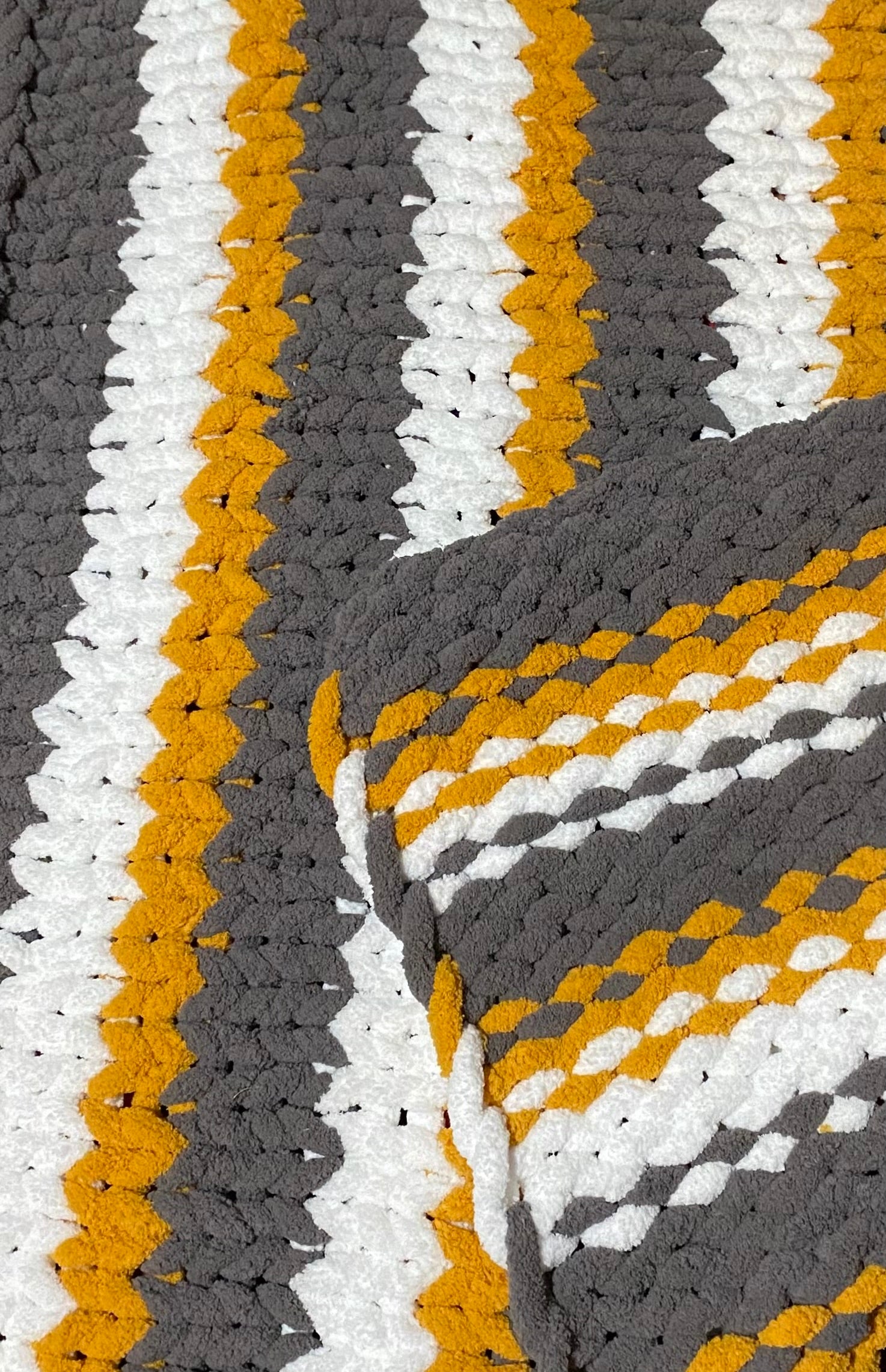 Chunky Finger-Knit Throw Blanket